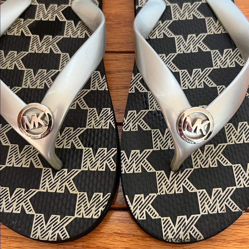 Michael Kors Black and Silver Logo thong Flip Flops; Size 7M, Good condition - Picture 3 of 5